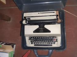 Inzerát č. 138695 - Prodám psací stroj consul, pozůstalost po dědovi. Volejte...